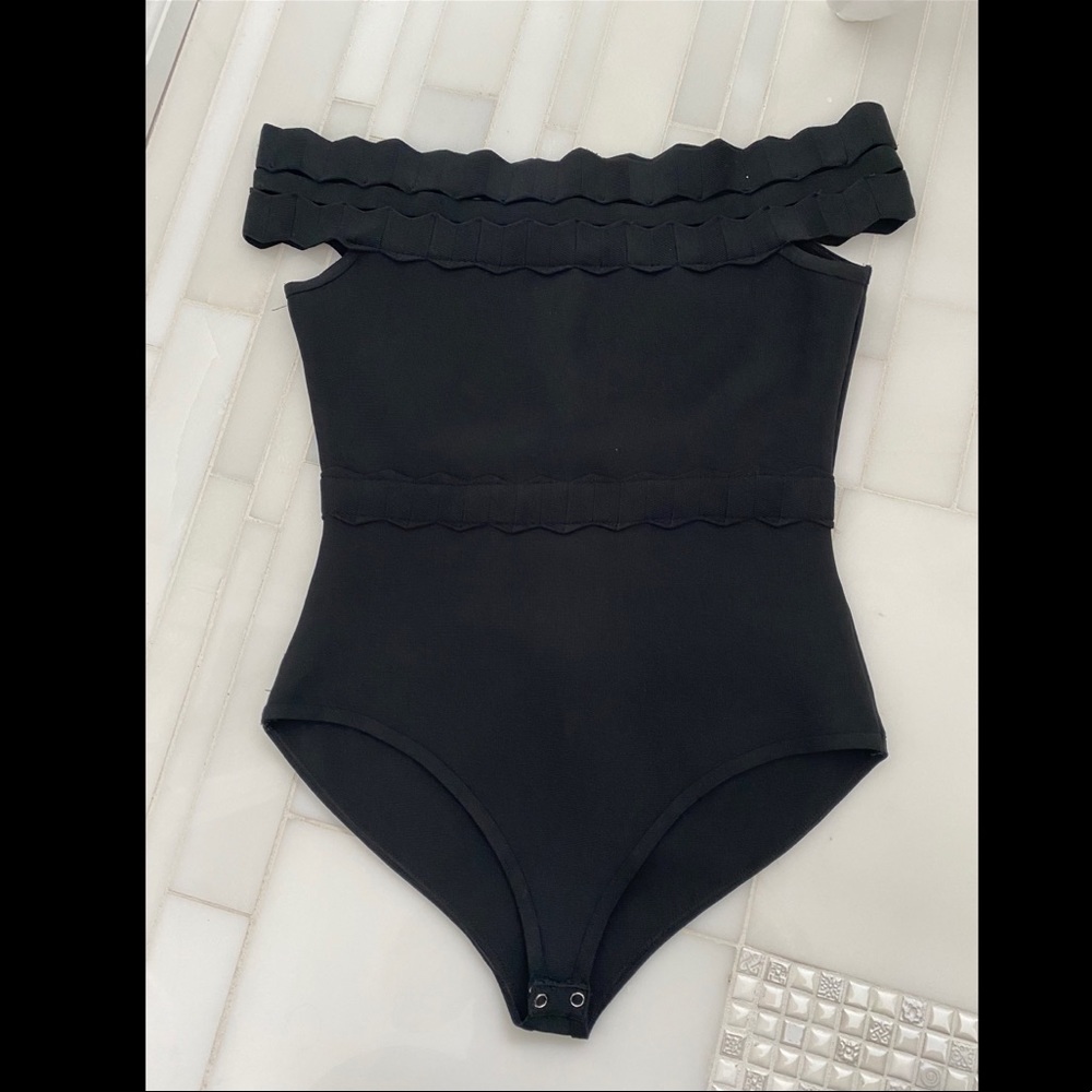 Body con Off-shoulder bodysuit